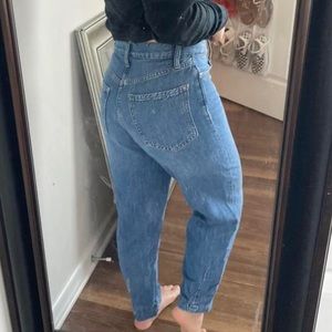 Medium wash barrel Jean